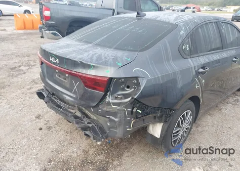 2022 Kia Forte Fe z USA, uszkodzony, nr VIN 3KPF24AD3NE481177